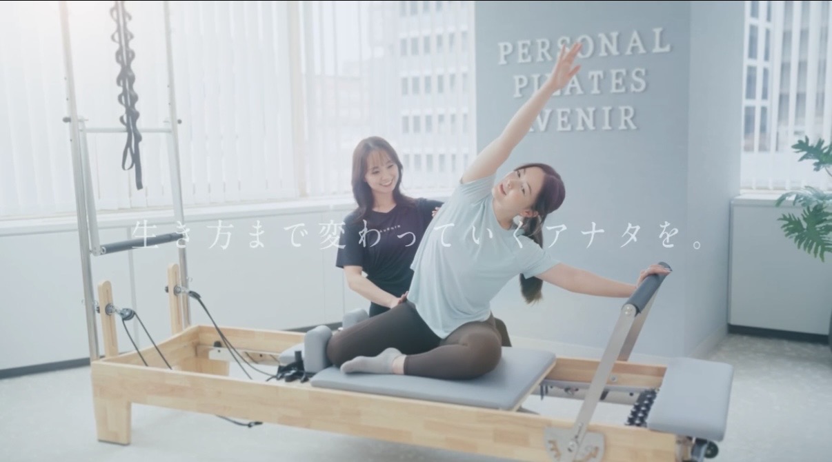 リフォーマーを使ったパーソナルピラティスのセッション