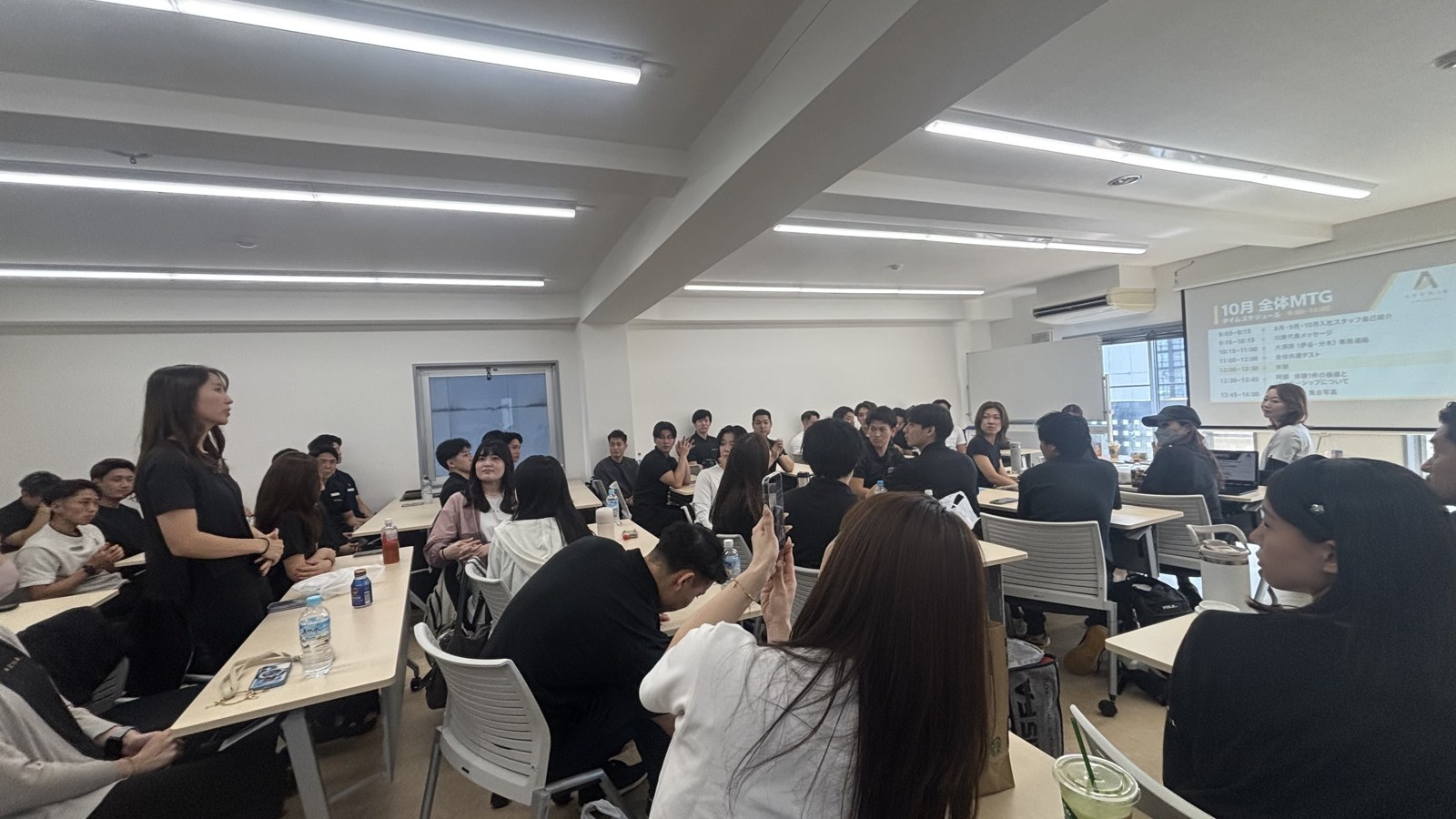 8月〜10月入社スタッフの自己紹介の様子